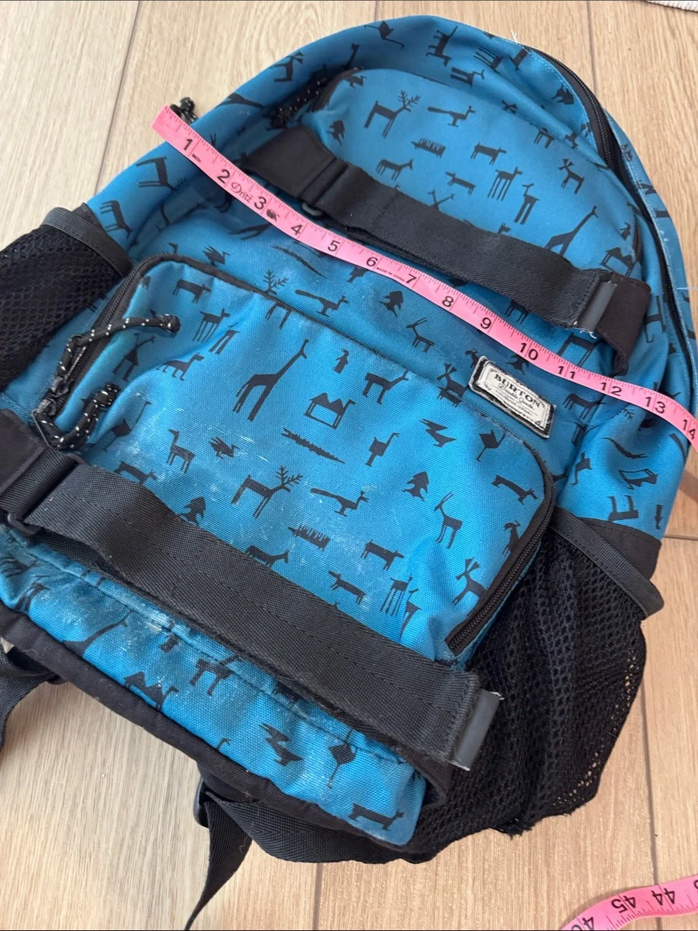 Burton Batoh Treble Yell Wall Paper Print Backpack Distressed All Over Print